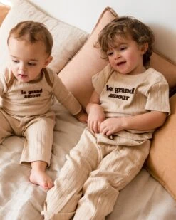 Le Pantalon Bébé Lars En Coton Bio - Latte -Bijoux Magasin pantalon lars latte 3