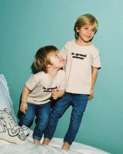 Le T-shirt Le Grand Amour Enfant En Coton Bio - Latte -Bijoux Magasin ts jeannot le grand amour latte 1 a8892126 b38b 4f89 9d61 d35a1cb37b60