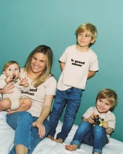Le T-shirt Le Grand Amour Enfant En Coton Bio - Latte -Bijoux Magasin ts jeannot le grand amour latte 5 114bf417 b8c6 471f 9f63 f837654b80fd